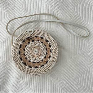 ✨ NEW✨ Wicker Rattan Circle Bag / Purse with Snap Closure & Strap - White